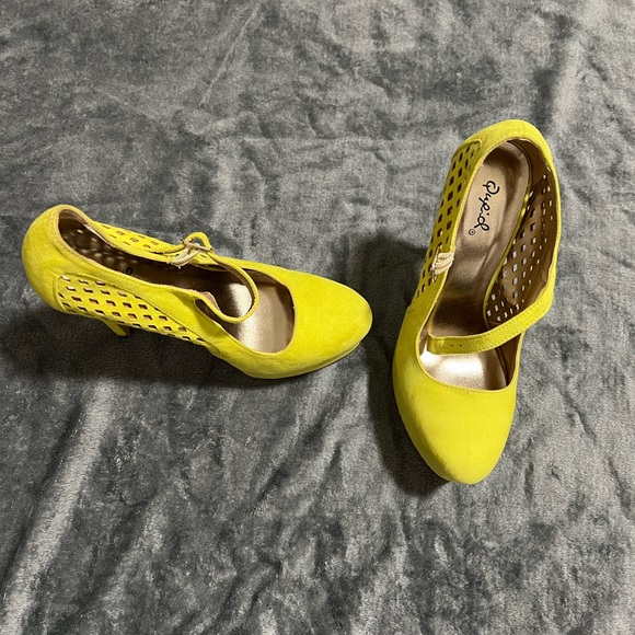 Olive woman Hills - Picture 2 of 3